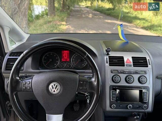 Сірий Фольксваген Туран, об'ємом двигуна 1.39 л та пробігом 250 тис. км за 7000 $, фото 3 на Automoto.ua