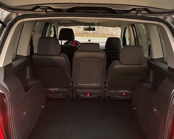 Сірий Фольксваген Туран, об'ємом двигуна 1.4 л та пробігом 174 тис. км за 6999 $, фото 5 на Automoto.ua