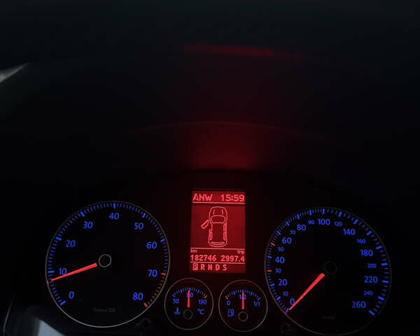 Сірий Фольксваген Туран, об'ємом двигуна 1.39 л та пробігом 182 тис. км за 7950 $, фото 38 на Automoto.ua