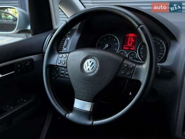 Серый Фольксваген Туран, объемом двигателя 1.6 л и пробегом 278 тыс. км за 8200 $, фото 10 на Automoto.ua