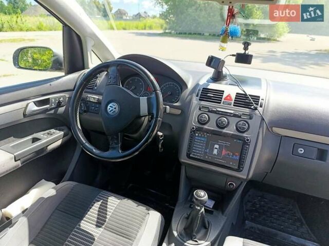 Серый Фольксваген Туран, объемом двигателя 1.9 л и пробегом 237 тыс. км за 7600 $, фото 15 на Automoto.ua