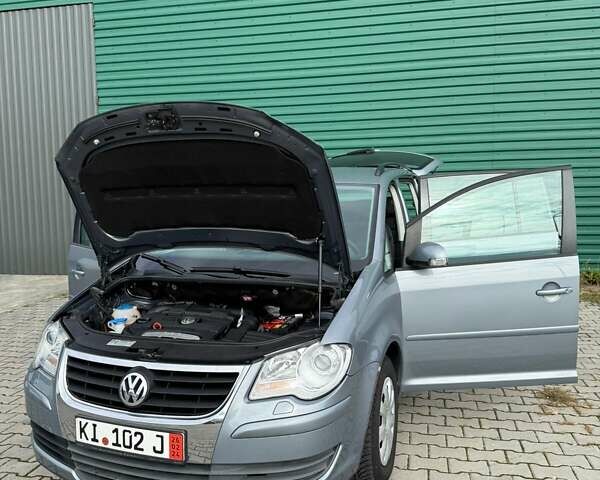 Сірий Фольксваген Туран, об'ємом двигуна 1.4 л та пробігом 202 тис. км за 6800 $, фото 4 на Automoto.ua