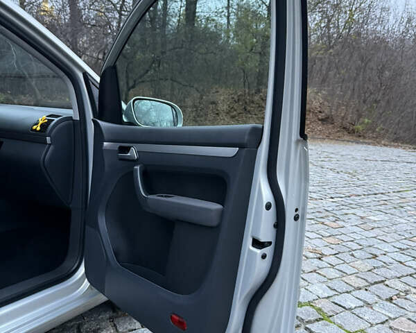 Сірий Фольксваген Туран, об'ємом двигуна 1.39 л та пробігом 182 тис. км за 7950 $, фото 32 на Automoto.ua