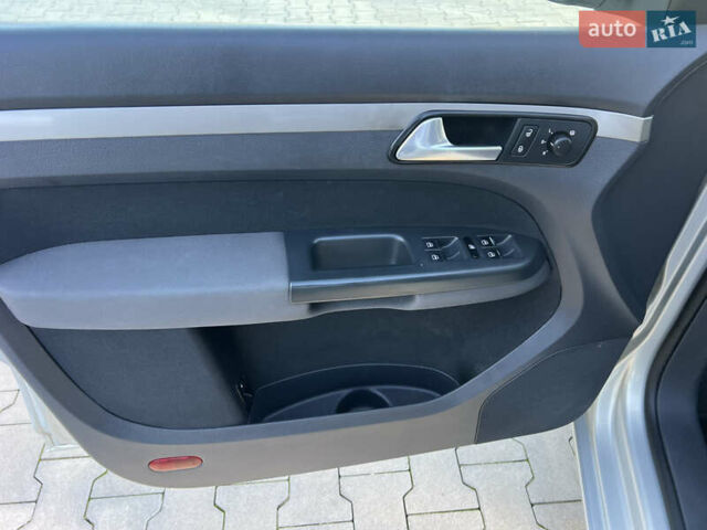 Серый Фольксваген Туран, объемом двигателя 1.4 л и пробегом 235 тыс. км за 7450 $, фото 20 на Automoto.ua