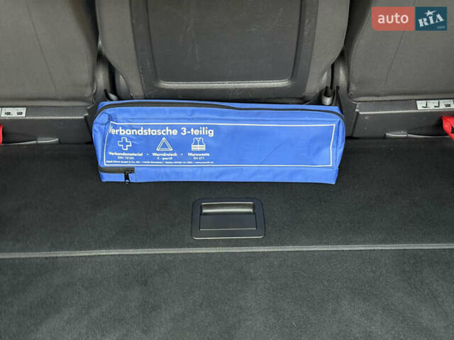 Серый Фольксваген Туран, объемом двигателя 1.6 л и пробегом 174 тыс. км за 7450 $, фото 58 на Automoto.ua