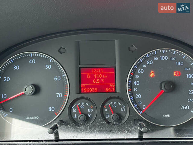 Серый Фольксваген Туран, объемом двигателя 1.6 л и пробегом 196 тыс. км за 8999 $, фото 109 на Automoto.ua