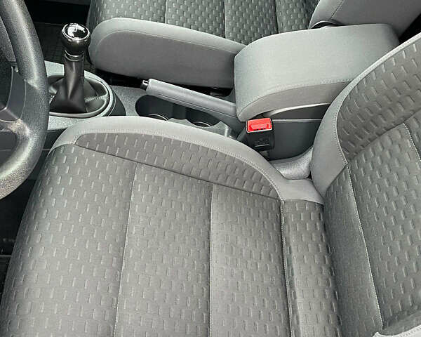 Серый Фольксваген Туран, объемом двигателя 1.6 л и пробегом 196 тыс. км за 8999 $, фото 136 на Automoto.ua