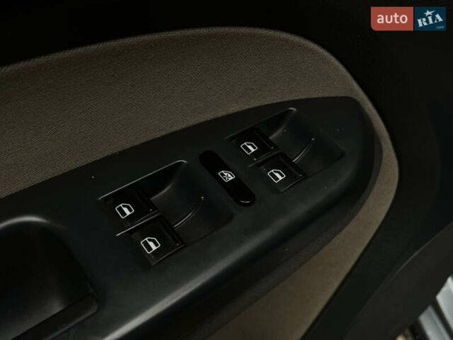 Сірий Фольксваген Туран, об'ємом двигуна 1.4 л та пробігом 197 тис. км за 7600 $, фото 11 на Automoto.ua