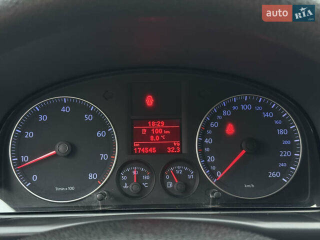 Серый Фольксваген Туран, объемом двигателя 1.6 л и пробегом 174 тыс. км за 7450 $, фото 48 на Automoto.ua