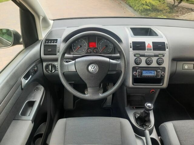 Серый Фольксваген Туран, объемом двигателя 1.6 л и пробегом 130 тыс. км за 7500 $, фото 9 на Automoto.ua