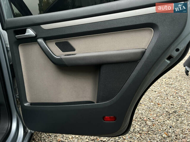 Сірий Фольксваген Туран, об'ємом двигуна 1.4 л та пробігом 197 тис. км за 7600 $, фото 17 на Automoto.ua