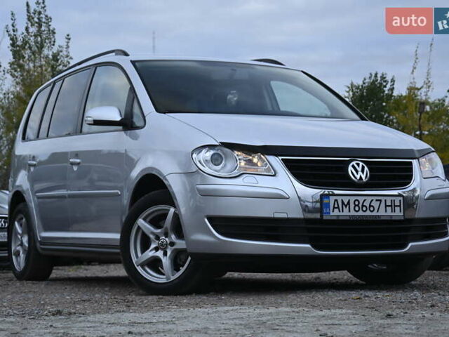 Сірий Фольксваген Туран, об'ємом двигуна 2 л та пробігом 190 тис. км за 9500 $, фото 1 на Automoto.ua
