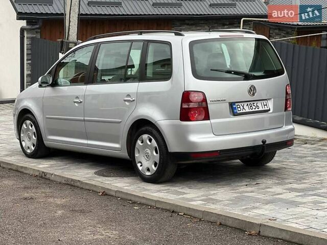 Серый Фольксваген Туран, объемом двигателя 1.6 л и пробегом 198 тыс. км за 8399 $, фото 4 на Automoto.ua