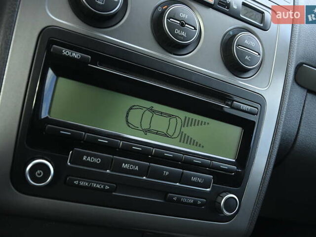 Сірий Фольксваген Туран, об'ємом двигуна 2 л та пробігом 190 тис. км за 9500 $, фото 32 на Automoto.ua