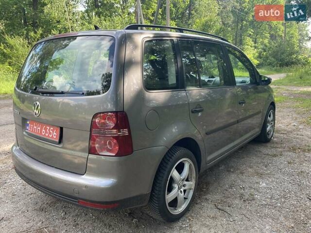 Серый Фольксваген Туран, объемом двигателя 1.6 л и пробегом 211 тыс. км за 9150 $, фото 5 на Automoto.ua