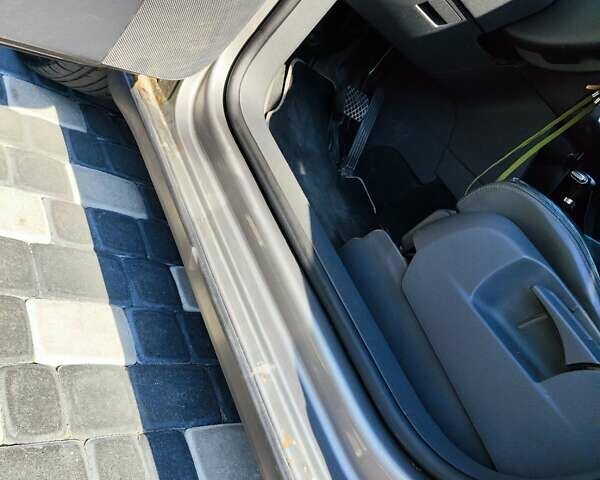 Серый Фольксваген Туран, объемом двигателя 1.9 л и пробегом 310 тыс. км за 7799 $, фото 21 на Automoto.ua