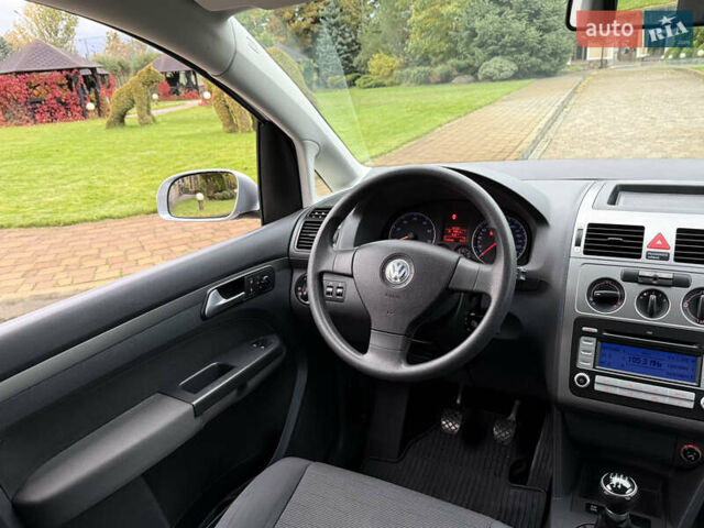 Серый Фольксваген Туран, объемом двигателя 1.6 л и пробегом 174 тыс. км за 7550 $, фото 45 на Automoto.ua