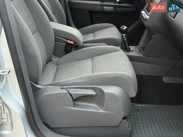 Серый Фольксваген Туран, объемом двигателя 1.6 л и пробегом 174 тыс. км за 7550 $, фото 33 на Automoto.ua