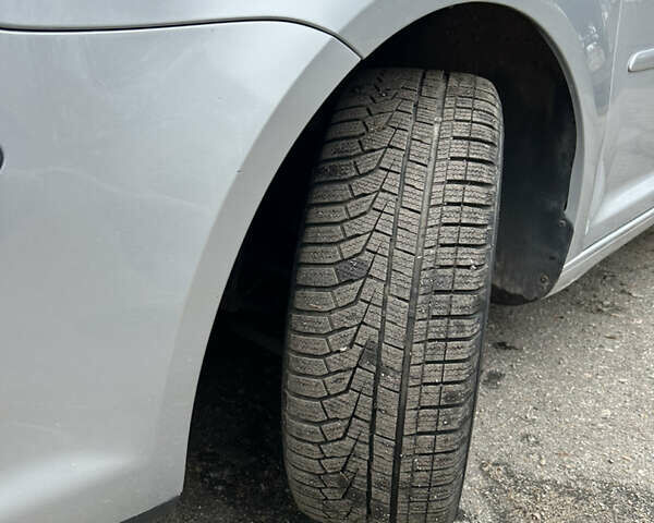 Серый Фольксваген Туран, объемом двигателя 1.6 л и пробегом 221 тыс. км за 8250 $, фото 31 на Automoto.ua