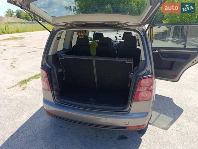 Серый Фольксваген Туран, объемом двигателя 1.9 л и пробегом 237 тыс. км за 7600 $, фото 16 на Automoto.ua