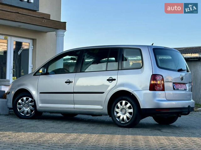 Серый Фольксваген Туран, объемом двигателя 1.6 л и пробегом 190 тыс. км за 7200 $, фото 51 на Automoto.ua