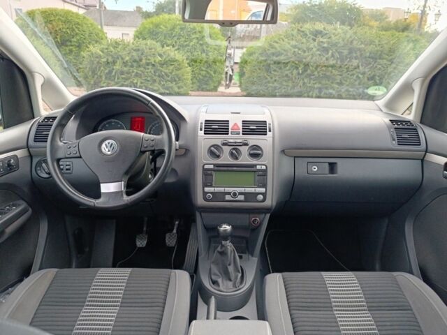 Сірий Фольксваген Туран, об'ємом двигуна 1.6 л та пробігом 213 тис. км за 8600 $, фото 10 на Automoto.ua