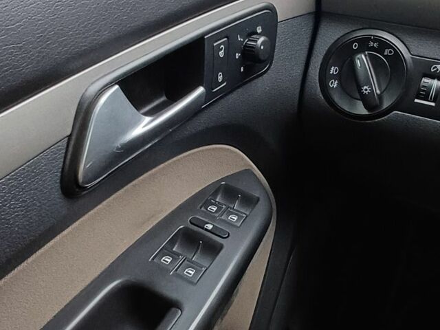 Серый Фольксваген Туран, объемом двигателя 0 л и пробегом 200 тыс. км за 7500 $, фото 6 на Automoto.ua