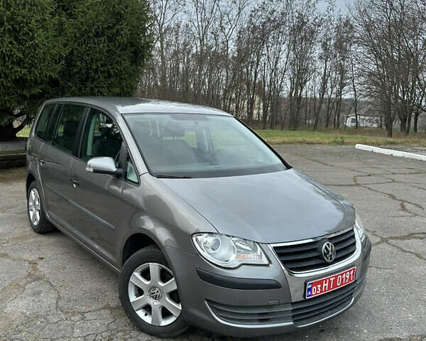 Серый Фольксваген Туран, объемом двигателя 1.6 л и пробегом 225 тыс. км за 8199 $, фото 10 на Automoto.ua