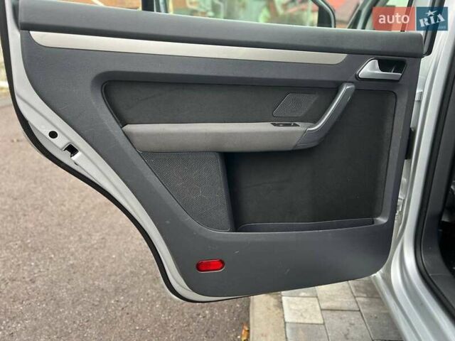 Серый Фольксваген Туран, объемом двигателя 1.6 л и пробегом 198 тыс. км за 8399 $, фото 58 на Automoto.ua