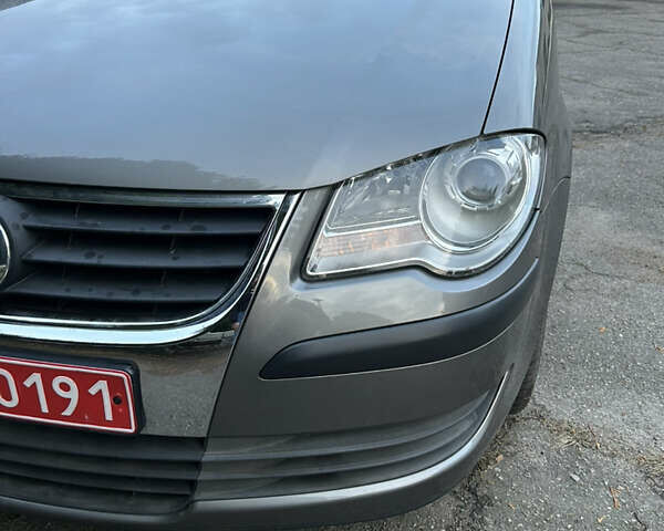 Серый Фольксваген Туран, объемом двигателя 1.6 л и пробегом 225 тыс. км за 8199 $, фото 14 на Automoto.ua