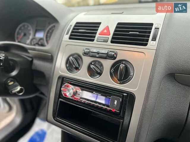 Серый Фольксваген Туран, объемом двигателя 1.6 л и пробегом 198 тыс. км за 8399 $, фото 67 на Automoto.ua