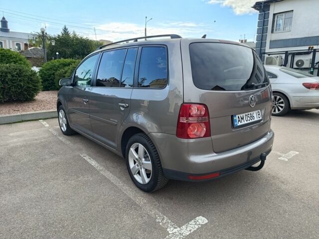 Сірий Фольксваген Туран, об'ємом двигуна 1.6 л та пробігом 213 тис. км за 8600 $, фото 3 на Automoto.ua