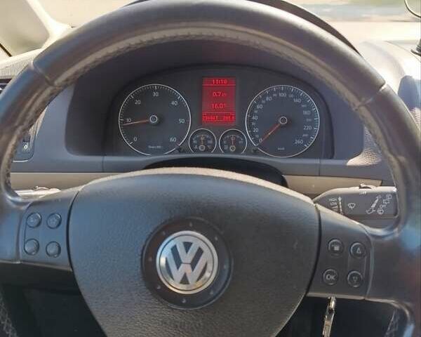 Серый Фольксваген Туран, объемом двигателя 1.9 л и пробегом 237 тыс. км за 7600 $, фото 18 на Automoto.ua