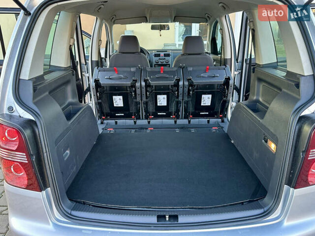 Серый Фольксваген Туран, объемом двигателя 1.6 л и пробегом 190 тыс. км за 7200 $, фото 30 на Automoto.ua