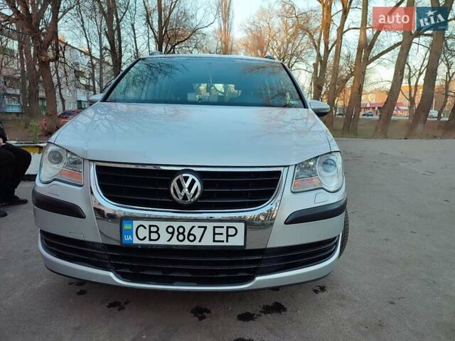 Серый Фольксваген Туран, объемом двигателя 1.6 л и пробегом 260 тыс. км за 7500 $, фото 4 на Automoto.ua