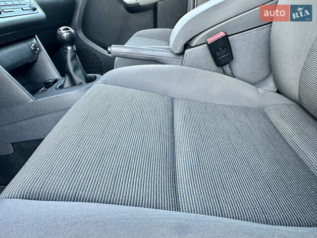 Серый Фольксваген Туран, объемом двигателя 1.6 л и пробегом 190 тыс. км за 7200 $, фото 64 на Automoto.ua