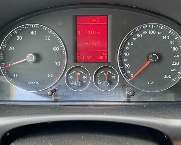 Серый Фольксваген Туран, объемом двигателя 1.6 л и пробегом 211 тыс. км за 9150 $, фото 28 на Automoto.ua