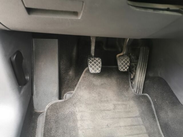 Серый Фольксваген Туран, объемом двигателя 1.6 л и пробегом 190 тыс. км за 5000 $, фото 12 на Automoto.ua