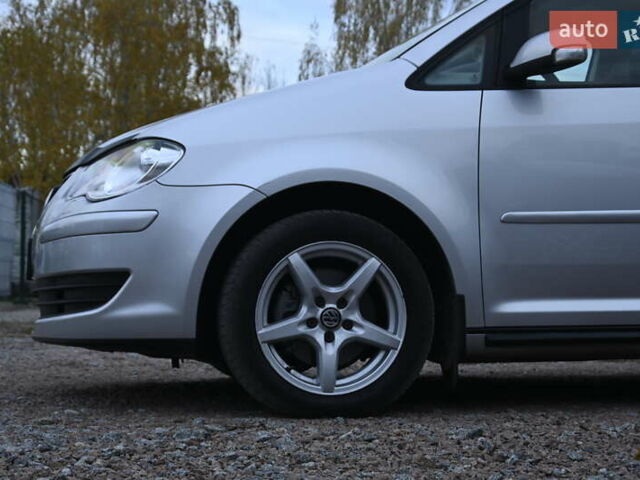 Сірий Фольксваген Туран, об'ємом двигуна 2 л та пробігом 190 тис. км за 9500 $, фото 6 на Automoto.ua