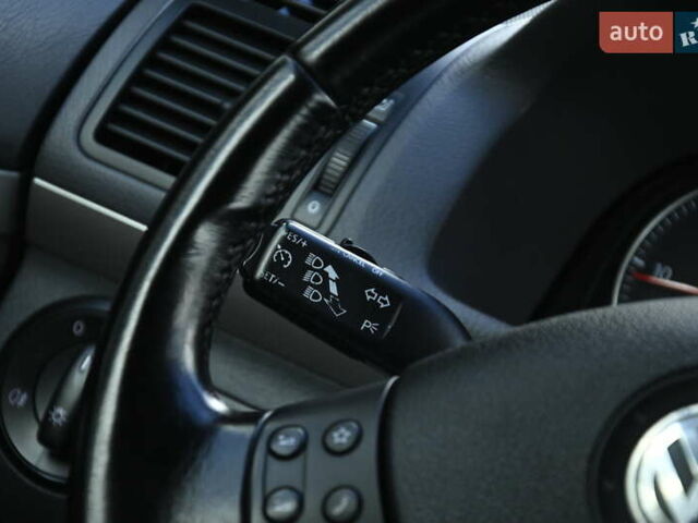 Сірий Фольксваген Туран, об'ємом двигуна 2 л та пробігом 190 тис. км за 9500 $, фото 28 на Automoto.ua