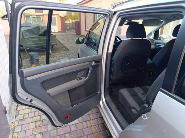 Сірий Фольксваген Туран, об'ємом двигуна 1.4 л та пробігом 215 тис. км за 7500 $, фото 8 на Automoto.ua