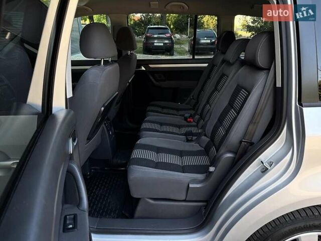 Серый Фольксваген Туран, объемом двигателя 1.6 л и пробегом 278 тыс. км за 8200 $, фото 7 на Automoto.ua