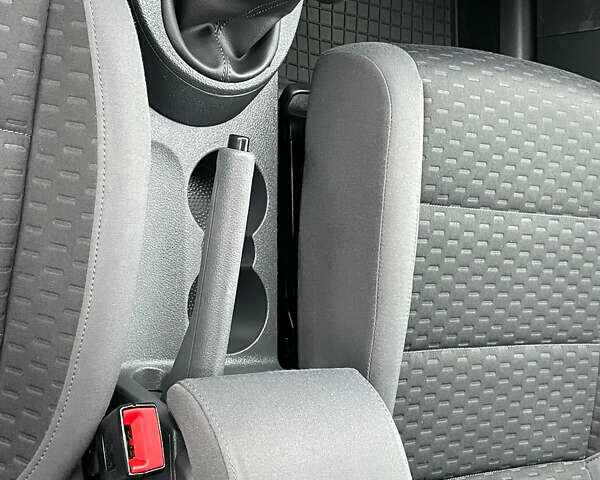 Серый Фольксваген Туран, объемом двигателя 1.6 л и пробегом 196 тыс. км за 8999 $, фото 100 на Automoto.ua