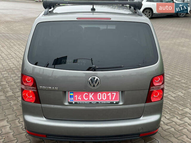 Серый Фольксваген Туран, объемом двигателя 1.6 л и пробегом 196 тыс. км за 8999 $, фото 91 на Automoto.ua