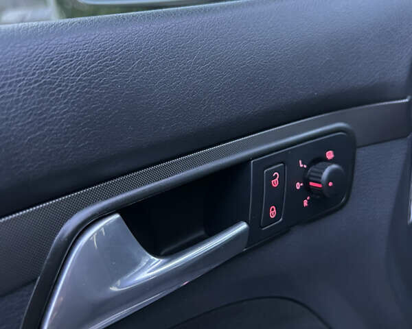 Серый Фольксваген Туран, объемом двигателя 1.6 л и пробегом 225 тыс. км за 8199 $, фото 43 на Automoto.ua