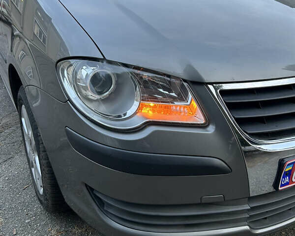 Серый Фольксваген Туран, объемом двигателя 1.6 л и пробегом 225 тыс. км за 8199 $, фото 13 на Automoto.ua