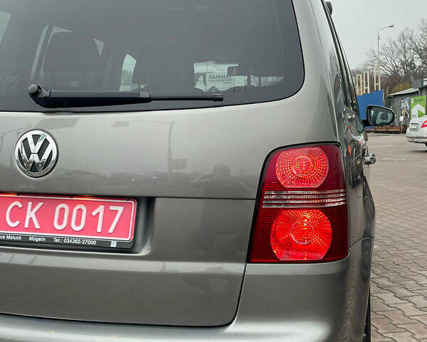 Серый Фольксваген Туран, объемом двигателя 1.6 л и пробегом 196 тыс. км за 8999 $, фото 89 на Automoto.ua