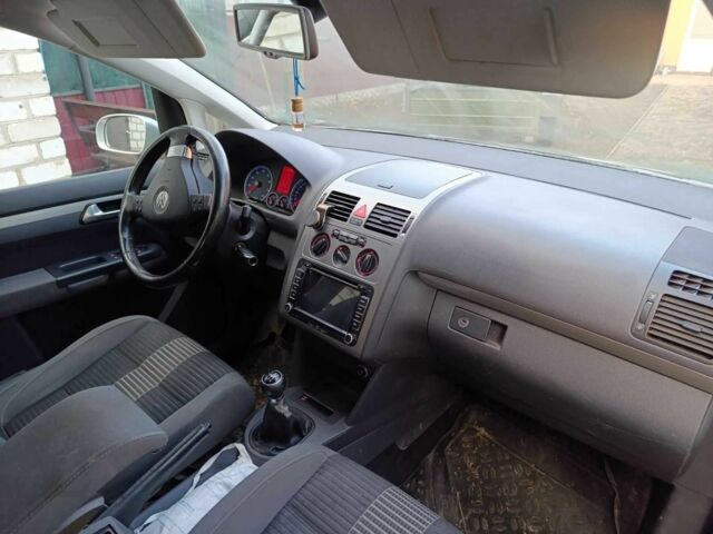 Сірий Фольксваген Туран, об'ємом двигуна 1.4 л та пробігом 215 тис. км за 7500 $, фото 12 на Automoto.ua