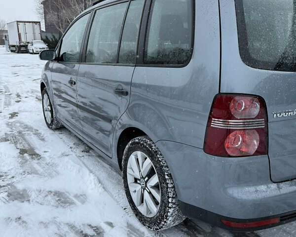 Сірий Фольксваген Туран, об'ємом двигуна 1.6 л та пробігом 234 тис. км за 8450 $, фото 15 на Automoto.ua