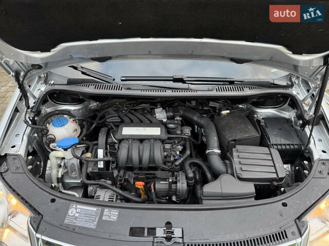 Серый Фольксваген Туран, объемом двигателя 1.6 л и пробегом 174 тыс. км за 7550 $, фото 63 на Automoto.ua